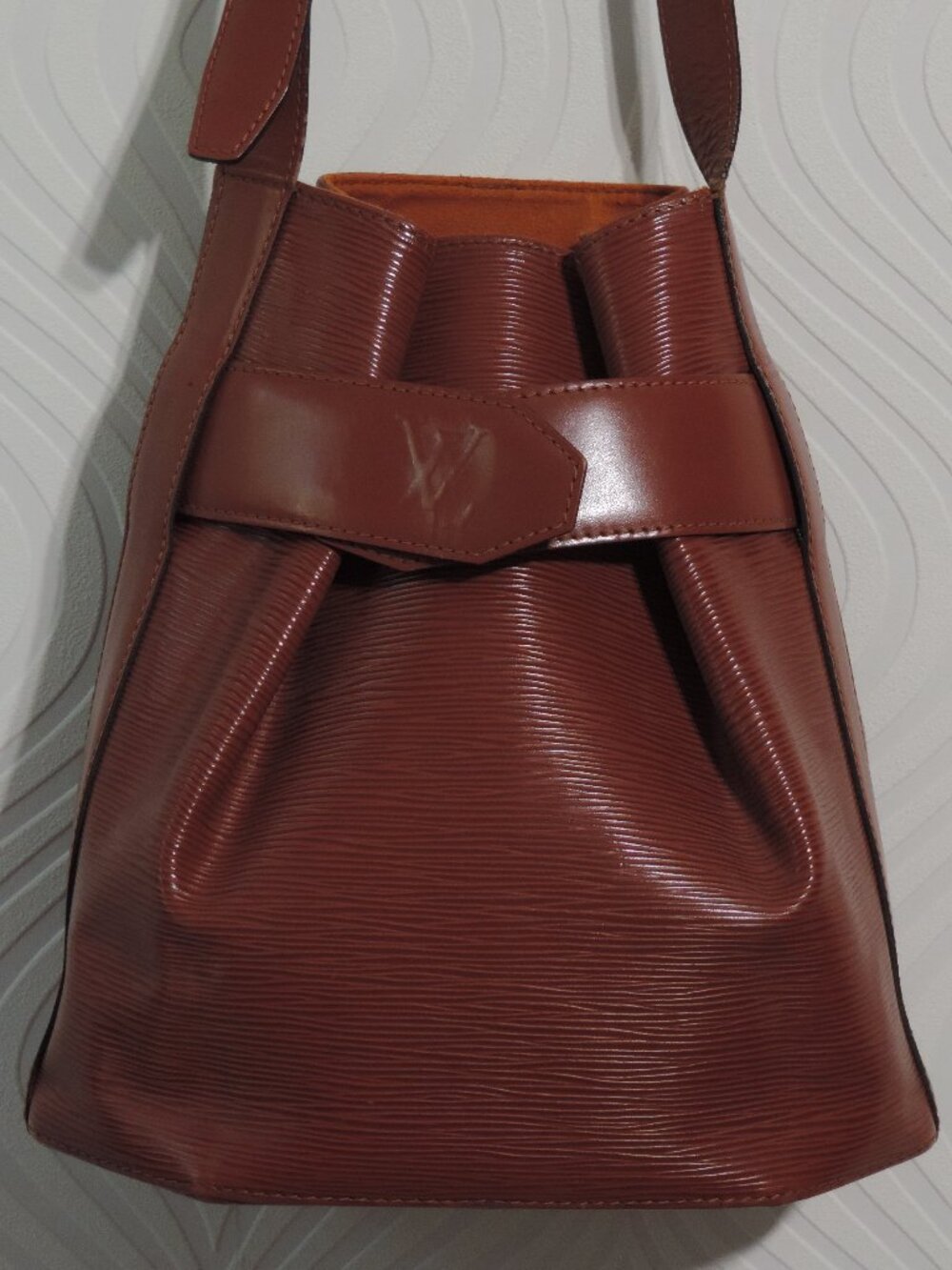 Louis Vuitton SAC D'EPAULE PM Lightweight Epi Leather Kenyan Fawn Brown